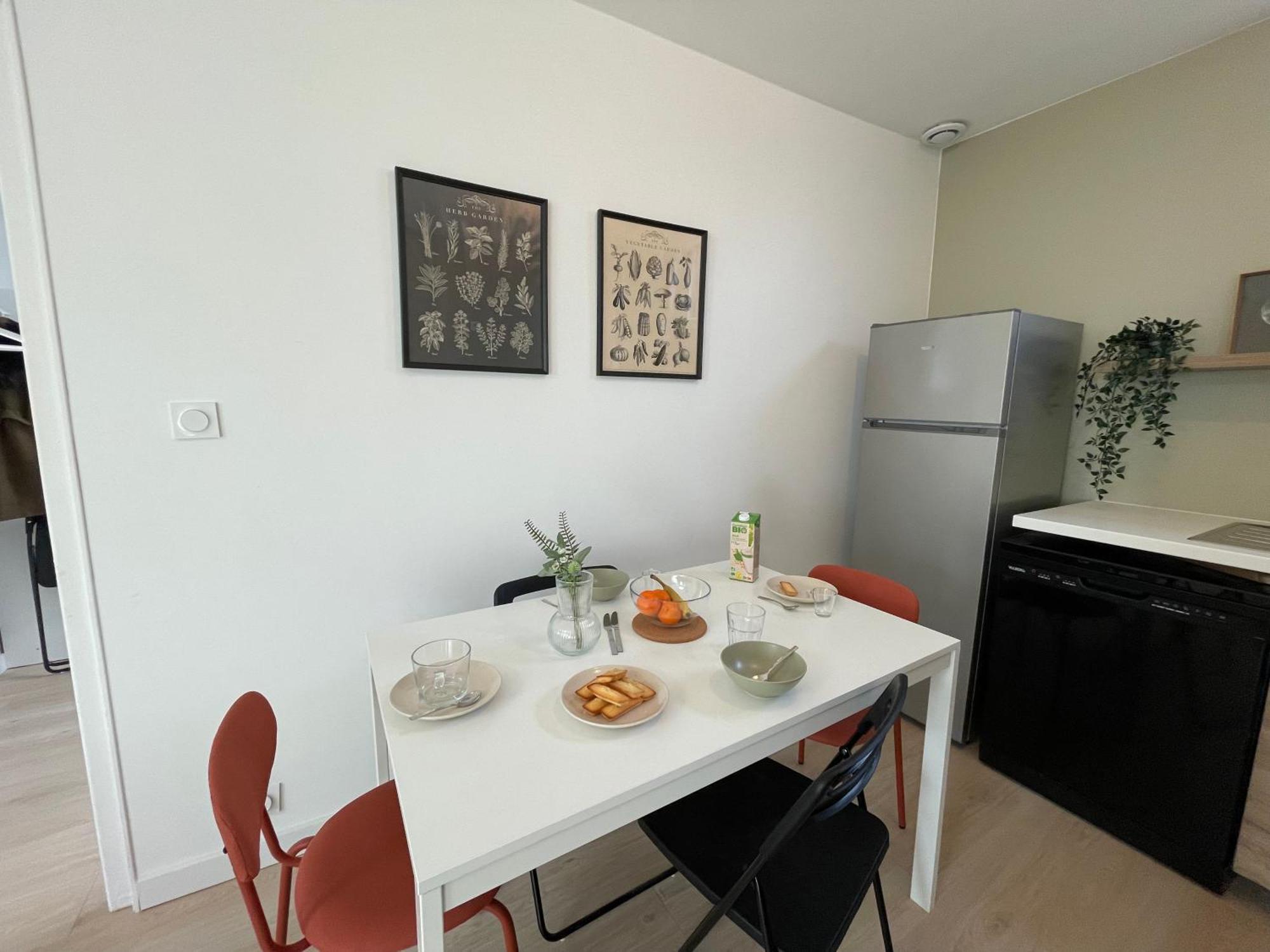 Appartement Le Reve Ebroicien, T3 Sur Equipe - Gare - Centre *